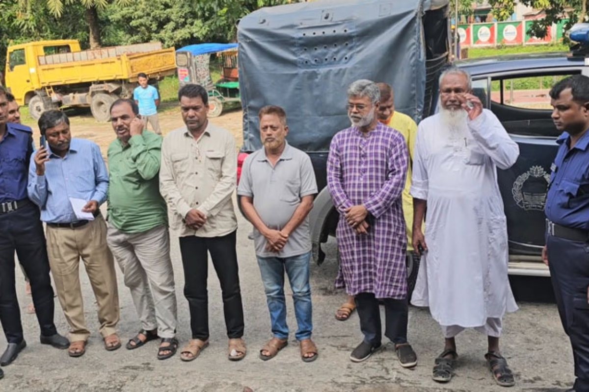 ‘রাষ্ট্রকে অচল করার পরিকল্পনা’ ছয় ইউপি চেয়ারম্যান আটক