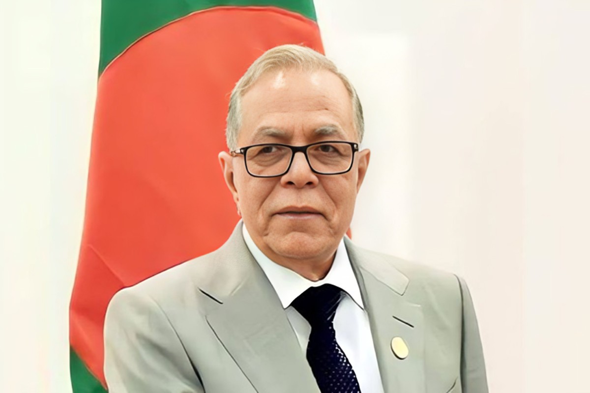 দেশ ছাড়লেন সাবেক রাষ্ট্রপতি আবদুল হামিদ