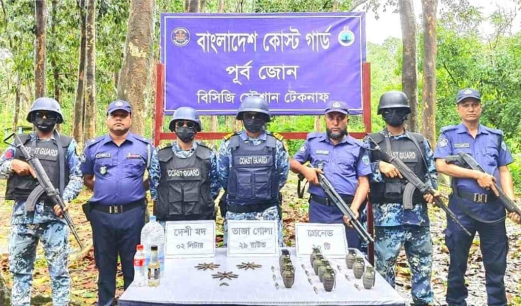 রোহিঙ্গা ক্যাম্প সংলগ্ন পুকুর থেকে হ্যান্ড গ্রেনেড গুলি ও মদ উদ্ধর 1748689284 রোহিঙ্গা ক্যাম্প সংলগ্ন পুকুর থেকে হ্যান্ড গ্রেনেড, গুলি ও মদ উদ্ধর