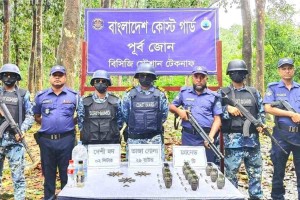 রোহিঙ্গা ক্যাম্প সংলগ্ন পুকুর থেকে হ্যান্ড গ্রেনেড, গুলি ও মদ উদ্ধর