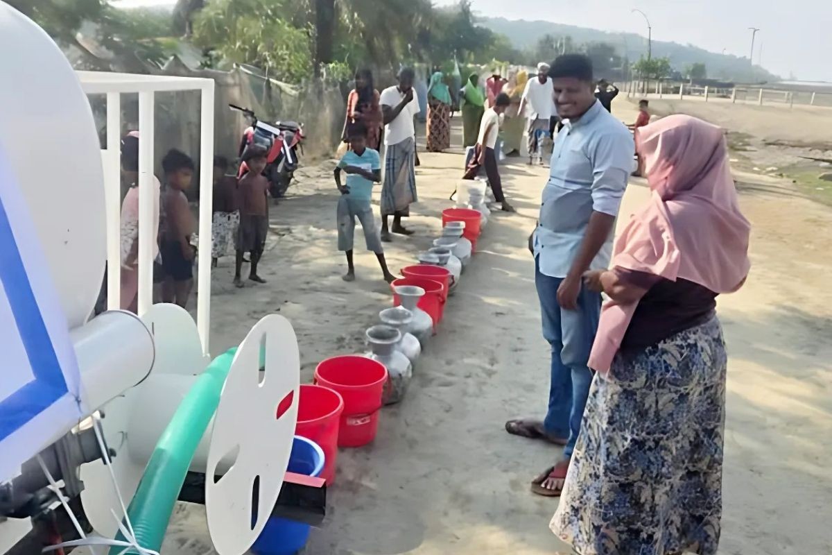 তীব্র গরমে পানির চরম সংকট: নলকূপ থেকে পানি যাচ্ছে রোহিঙ্গা ক্যাম্পে