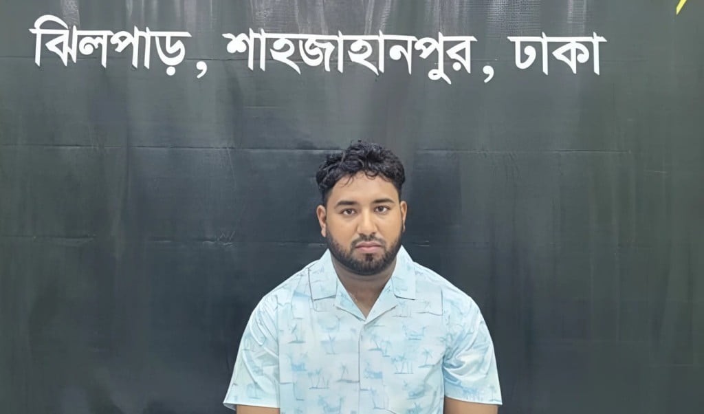 র‍্যাব পরিচয়ে যাত্রীবাহী বাসে ডাকাতির ঘটনায় প্রধান আসামি গ্রেপ্তার 1748156558 র‍্যাব পরিচয়ে যাত্রীবাহী বাসে ডাকাতির ঘটনায় প্রধান আসামি গ্রেপ্তার