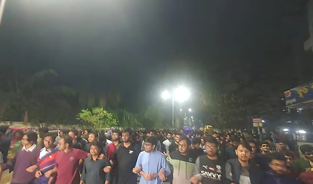 শাবিপ্রবি শিক্ষকের ওপর হামলার ঘটনায় শিক্ষার্থীদের বিক্ষোভ 1747627977 শাবিপ্রবি শিক্ষকের ওপর হামলার প্রতিবাদে শিক্ষার্থীদের বিক্ষোভ