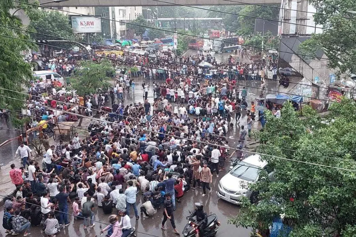 শাহবাগ অবরোধ করেছে ছাত্রদল, তীব্র যানজট