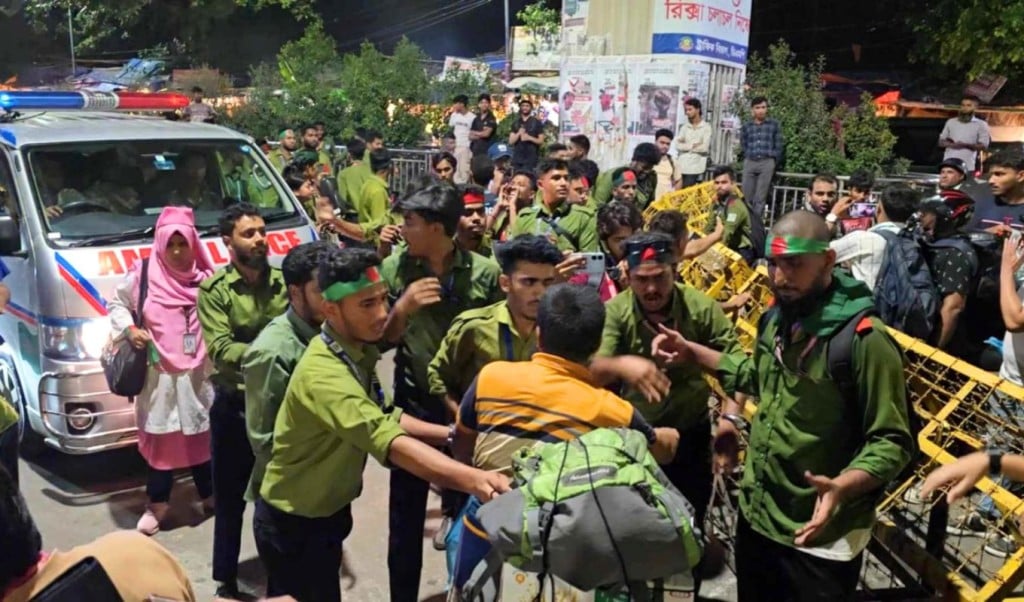 শাহবাগে নার্সিং শিক্ষার্থীদের ওপর লাঠিচার্জ পুলিশের যান চলাচল শুরু 1747237513 শাহবাগে নার্সিং শিক্ষার্থীদের ওপর লাঠিচার্জ পুলিশের, যান চলাচল শুরু