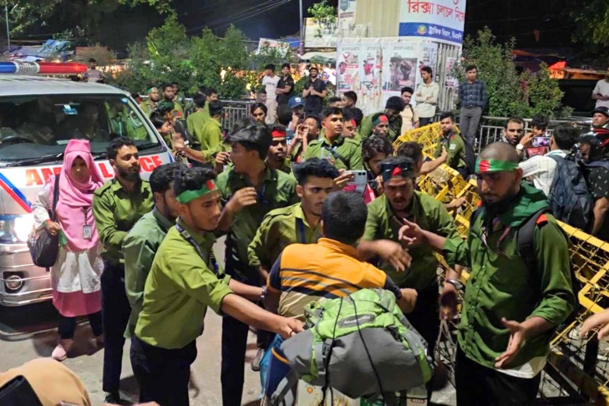 শাহবাগে নার্সিং শিক্ষার্থীদের ওপর লাঠিচার্জ পুলিশের, যান চলাচল শুরু