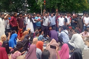 শিক্ষার্থীদের সঙ্গে জবি শিক্ষক সমিতির একাত্মতা ঘোষণা