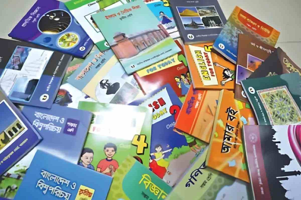শিক্ষার্থীদের হাতে নিম্নমানের বই