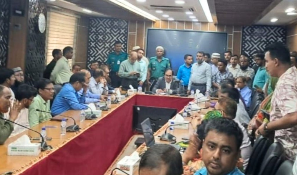 সচিবদের সঙ্গে কর্মচারী প্রতিনিধিদের বৈঠক শুরু 1748340180 সচিবদের সঙ্গে কর্মচারী প্রতিনিধিদের বৈঠক শুরু