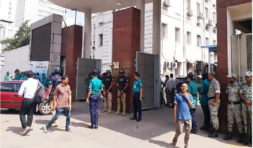 সচিবালয়ে কড়া নিরাপত্তা 1748320848 সচিবালয়ে কড়া নিরাপত্তা, প্রবেশ নিয়ন্ত্রিত