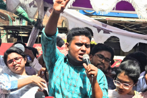 সচিবালয়ে বিক্ষোভকারীদের হুঁশিয়ার করলেন হাসনাত আবদুল্লাহ