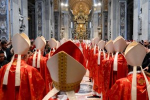 নতুন পোপ নির্বাচন করতে সমবেত হয়েছেন কার্ডিনালরা