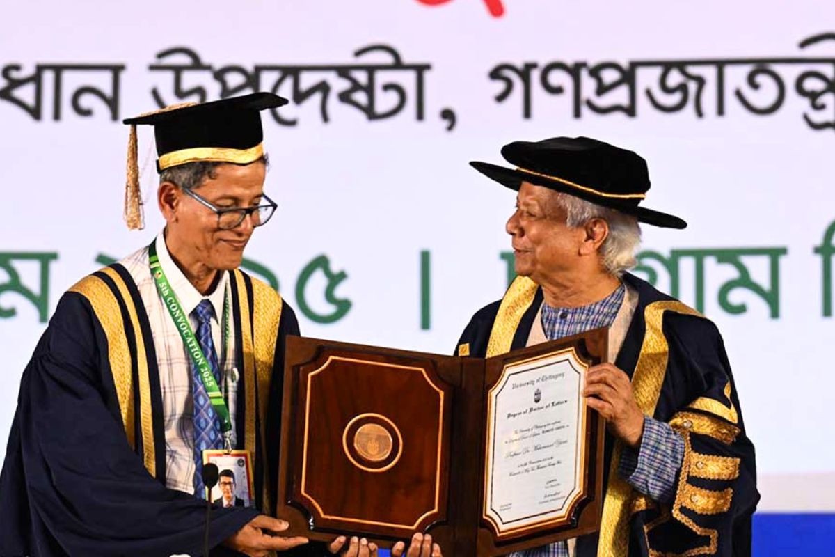 সমাবর্তনে ড. ইউনূসকে ডি-লিট ডিগ্রি দিল চট্টগ্রাম বিশ্ববিদ্যালয়