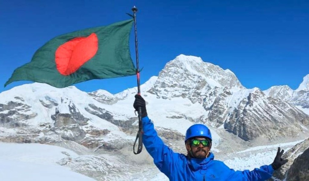 সমুদ্রপৃষ্ঠ থেকে হেঁটে দ্রুততম সময়ে পৃথিবীর সর্বোচ্চ শৃঙ্গে পৌঁছালেন শাকিল 1747649508 সমুদ্রপৃষ্ঠ থেকে হেঁটে দ্রুততম সময়ে পৃথিবীর সর্বোচ্চ শৃঙ্গে পৌঁছালেন শাকিল