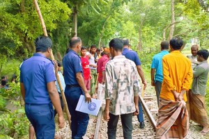 সরিষাবাড়ীতে ট্রেনে কাটা পড়ে অজ্ঞাত যুবকের মৃত্যু