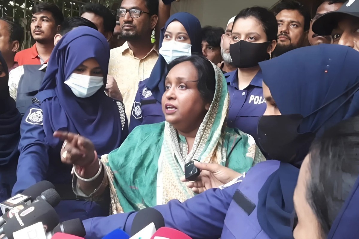 রাতভর অবরোধ বিক্ষোভের পর সকালে সাবেক মেয়র আইভী গ্রেপ্তার