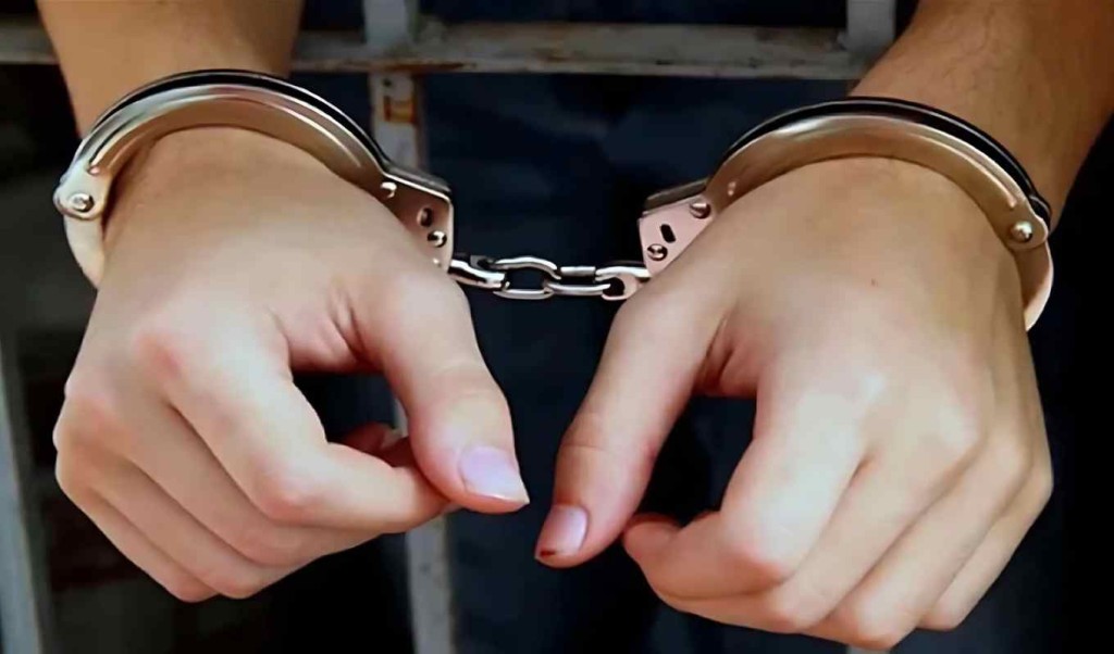 সারাদেশে এক সপ্তাহে সেনা অভিযানে গ্রেপ্তার ২৫৮ অস্ত্র বোমা উদ্ধার 1747971039 1 আখাউড়ায় গৃহবধূকে বেঁধে স্বর্ণালংকার লুট, আটক ২