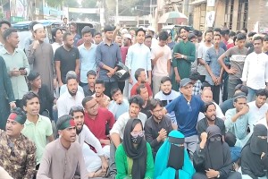 হবিগঞ্জে আওয়ামী লীগ নিষিদ্ধের দাবিতে সড়ক অবরোধ