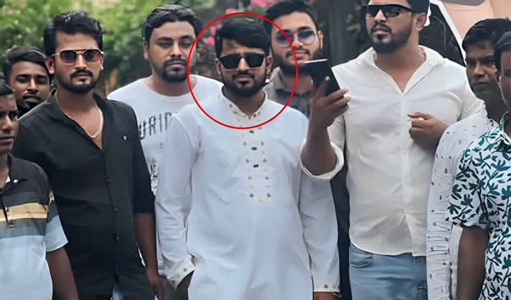 হাত পা ভেঙে দিলো ছাত্রদল নেতা 1748585597 চাঁদা না দেওয়ায় বিএনপি নেতাকে পিটিয়ে হাত-পা ভেঙে দিলো ছাত্রদল নেতা