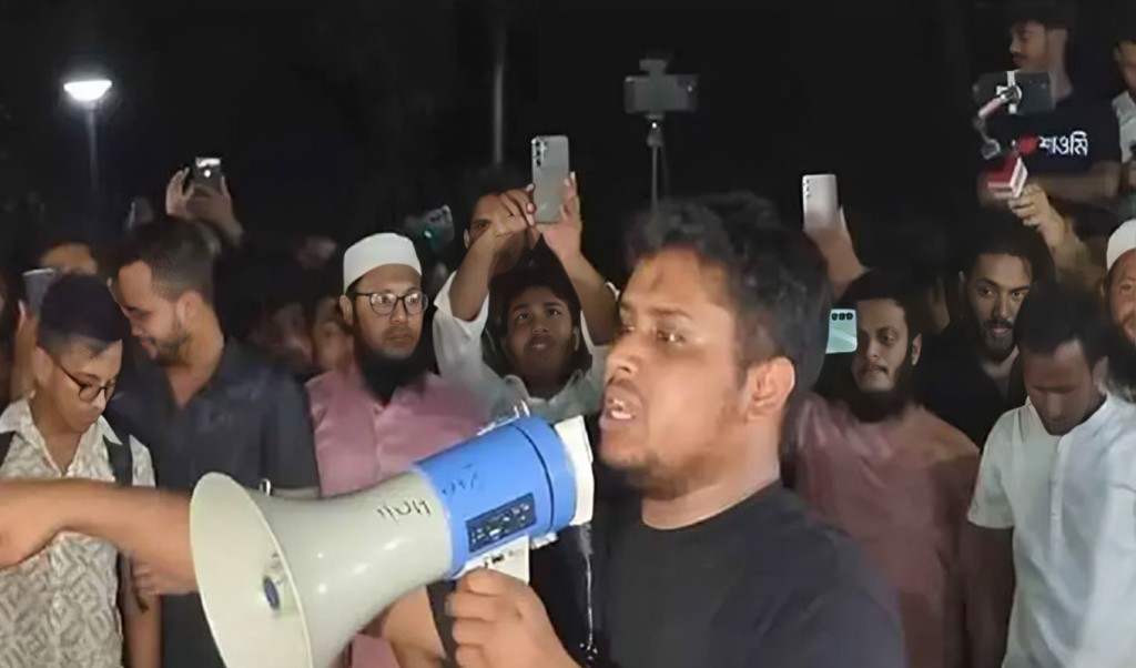 শাহবাগ ছাড়া ঢাকা বা সারাদেশের হাইওয়েগুলোতে ব্লকেড দেবেন না: হাসনাত 4 হাসনাত 1746845805 শাহবাগ ছাড়া ঢাকা বা সারাদেশের হাইওয়েগুলোতে ব্লকেড দেবেন না: হাসনাত