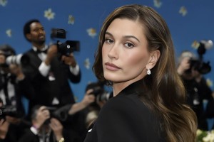 ১২ হাজার ২০০ কোটি টাকায় বিক্রি হল হেইলি বিবারের ‘মেকআপ ব্র্যান্ড’