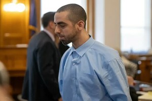 সালমান রুশদির ওপর হামলাকারী হাদি মাতারকে ২৫ বছরের কারাদণ্ড