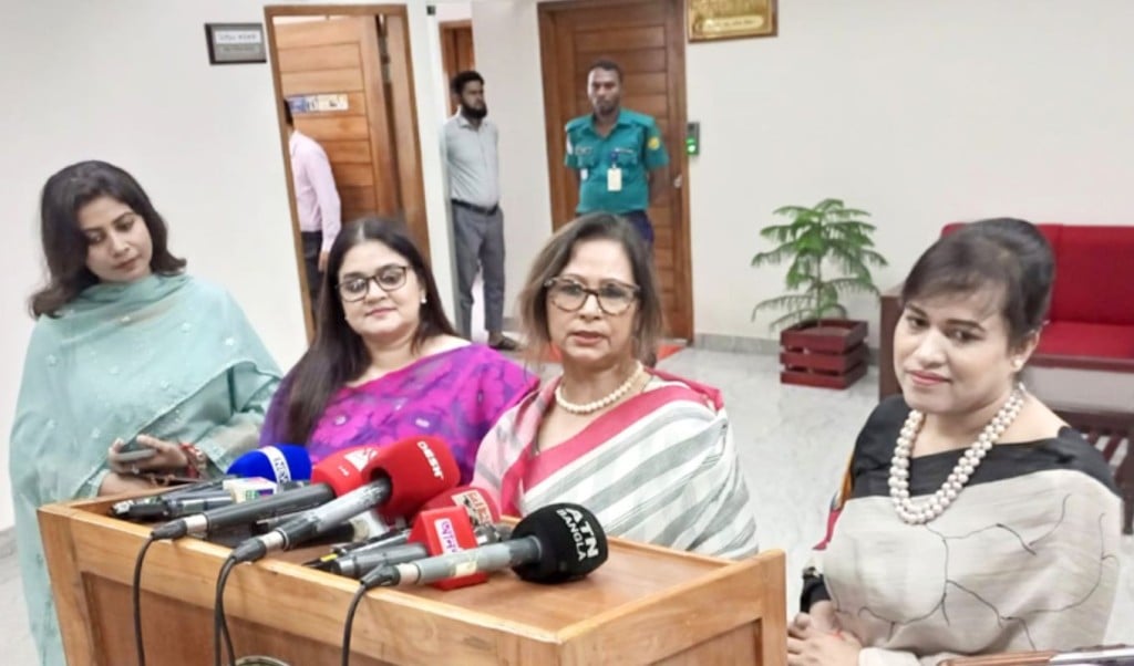 ‘নারী ঘর সামলায় দেশও সামলাবে—১০০ আসনের প্রস্তাব ওয়েবের 1747229571 ‘নারী ঘর সামলায়, দেশও সামলাবে’—সংসদে ১০০ আসন চায় ওয়েব