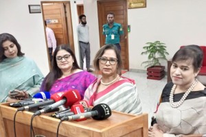 ‘নারী ঘর সামলায়, দেশও সামলাবে’—সংসদে ১০০ আসন চায় ওয়েব