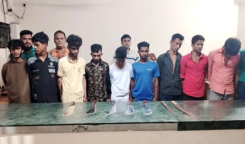 ‘লও ঠেলা গ্রুপের ৯ সদস্য গ্রেফতার 1747194550 ‘লও ঠেলা’ গ্রুপের ৯ সদস্য গ্রেপ্তার