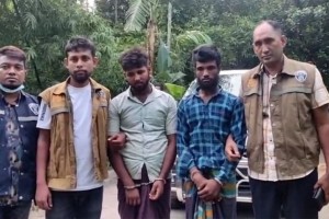 ‘সৌদির কফিল’কে বশে আনতে জিনের বাদশার খপ্পরে নারী, গ্রেপ্তার ৩