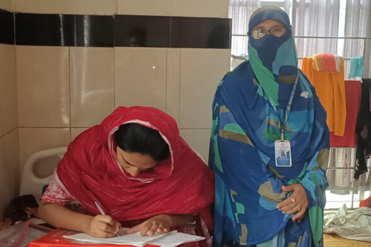 হাসপাতালের শয্যায় বসে পরীক্ষা দিলেন ঈশা
