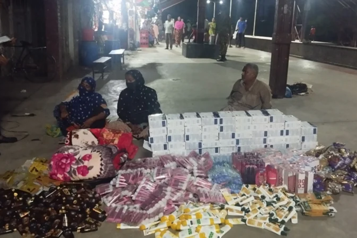 যশোরে বেতনা এক্সপ্রেসে সেনাবাহিনীর অভিযান, আটক ৩