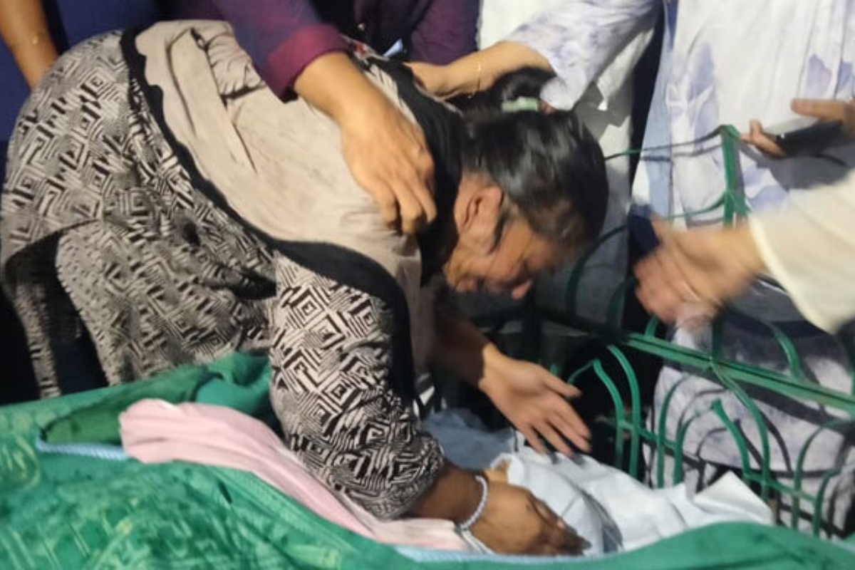 প্যারোলে মুক্তি পেয়ে শেষবারের মতো মায়ের মুখ দেখলেন ফারজানা রুপা