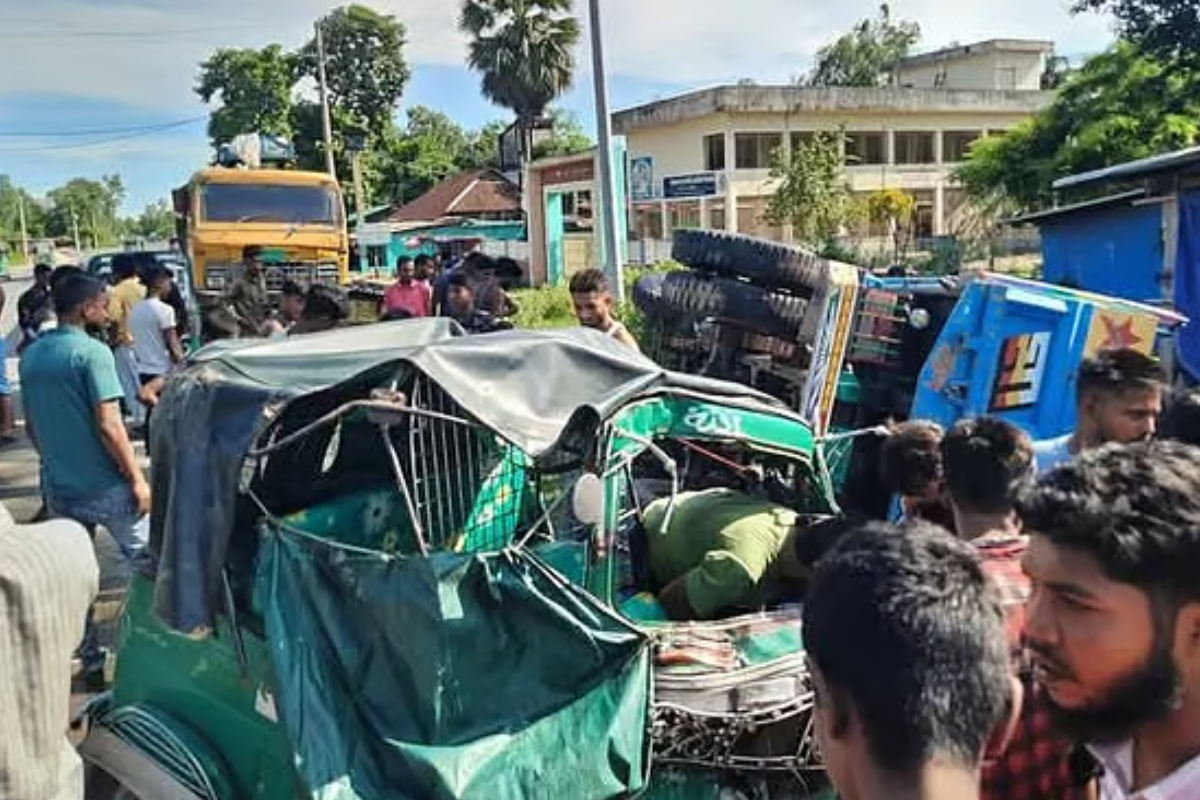 মিরসরাইয়ে পিকআপের ধাক্কায় সিএনজির তিন যাত্রীর মৃত্যু