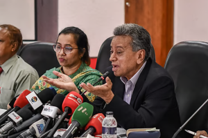 ‘বাংলাদেশ কোনো ছায়াযুদ্ধে জড়াবে না’ — আমীর খসরু