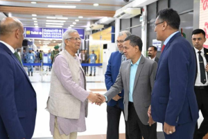 চার দিনের সফর শেষে দেশে ফিরেছেন প্রধান উপদেষ্টা ড. মুহাম্মদ ইউনূস