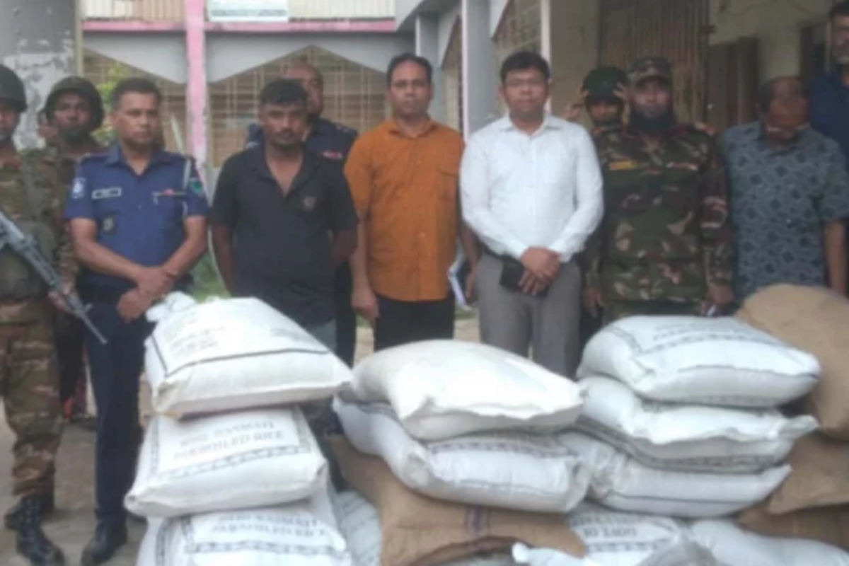 দৌলতপুরে ভিজিএফের ৭০ বস্তা চাল লুট