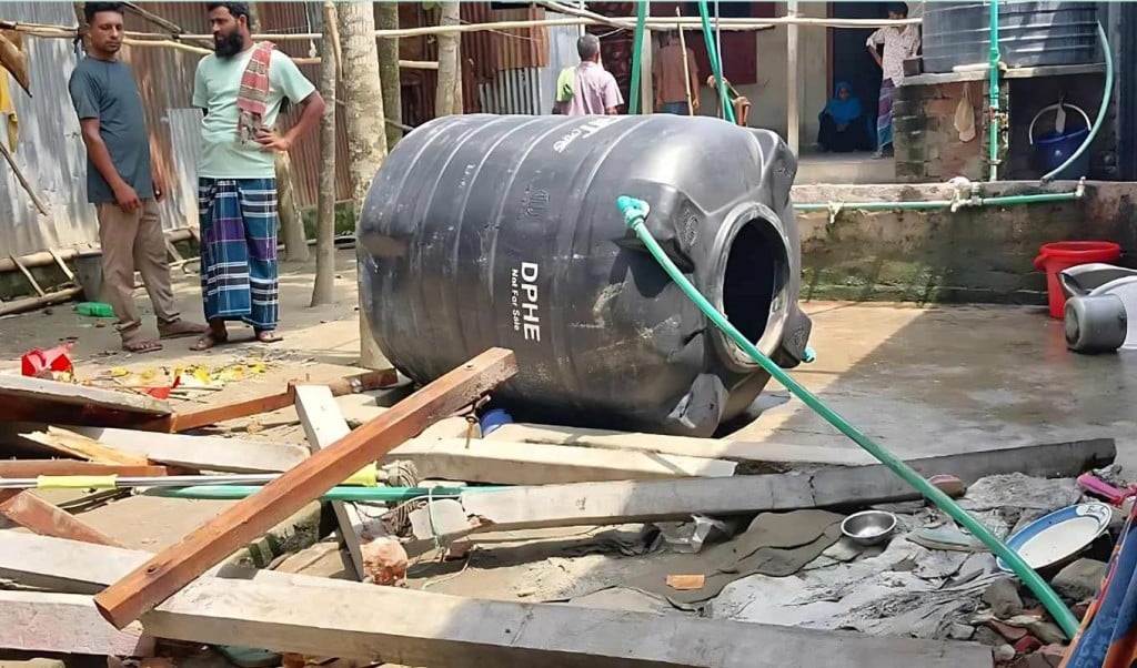 অজুখানায় মাথায় পানির ট্যাংক পড়ে প্রাণ গেলো মাদ্রাসাছাত্রীর 1748938174 অজুখানায় মাথায় পানির ট্যাংক পড়ে প্রাণ গেলো মাদ্রাসাছাত্রীর