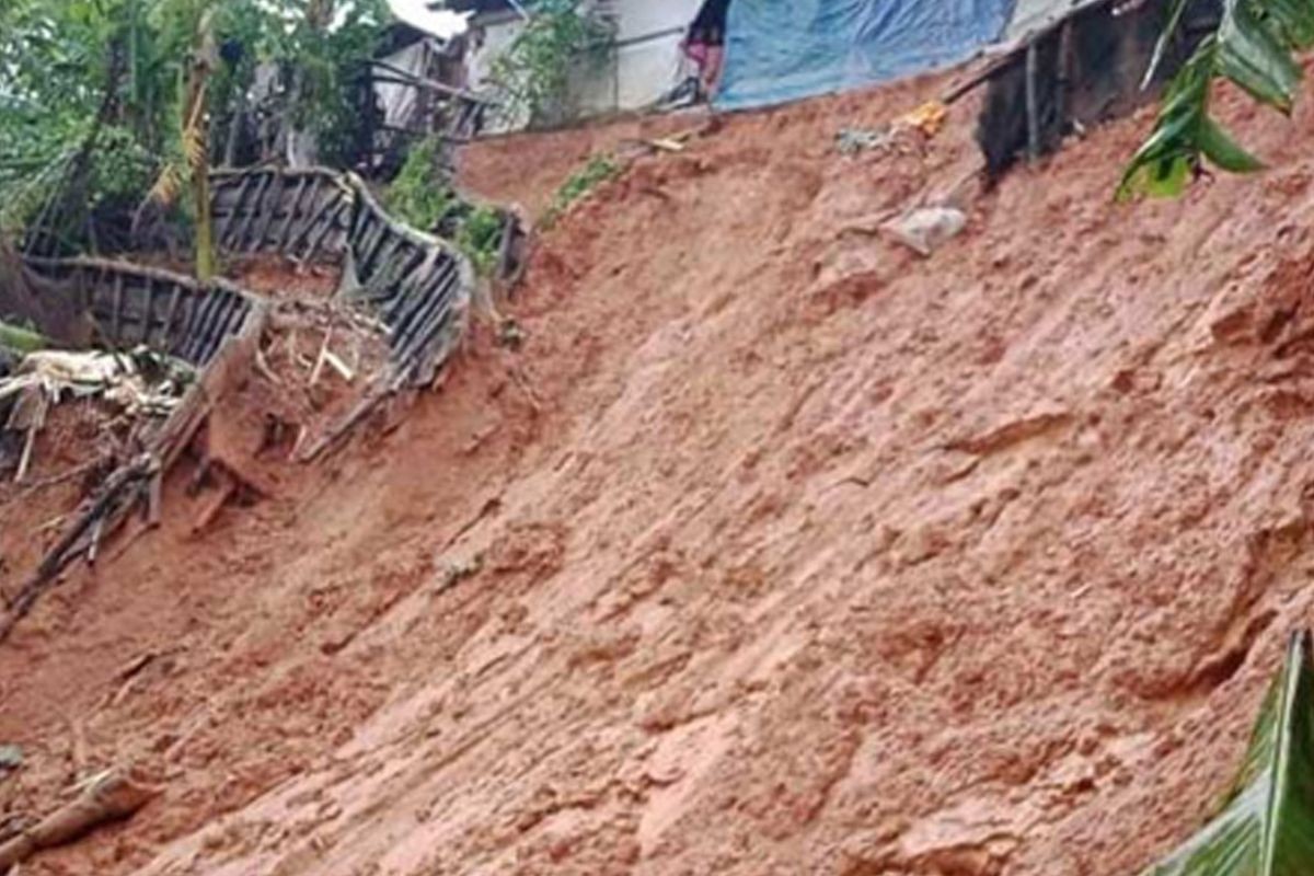 অতিবর্ষণে রামুতে পাহাড় ধসে যুবকের মৃত্যু