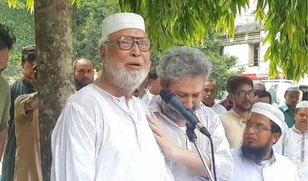 অশ্রুসিক্ত নয়নে স্ত্রীকে শেষ বিদায় জানালেন বঙ্গবীর কাদের সিদ্দিকী 1749378362 অশ্রুসিক্ত নয়নে স্ত্রীকে শেষ বিদায় জানালেন বঙ্গবীর কাদের সিদ্দিকী