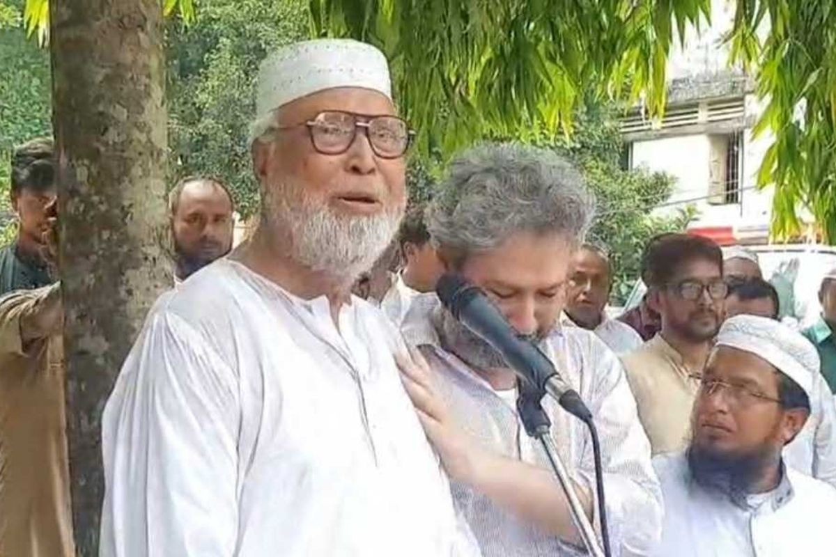 অশ্রুসিক্ত নয়নে স্ত্রীকে শেষ বিদায় জানালেন বঙ্গবীর কাদের সিদ্দিকী