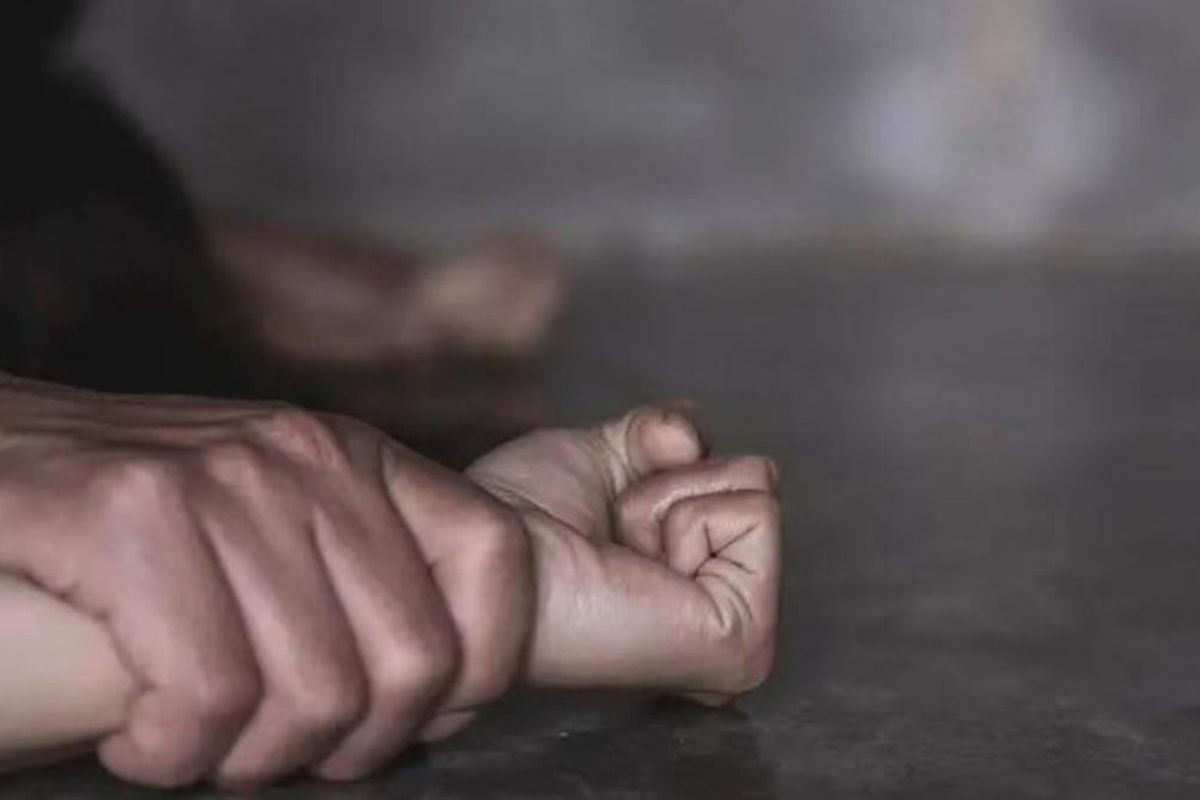 আইন কলেজে ছাত্রীকে ধর্ষণ, পাহারা দেন দুই ছাত্র!