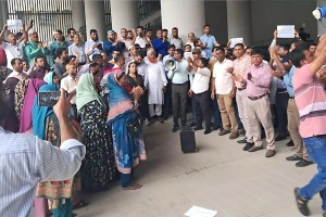 আজও সচিবালয়ে কর্মচারীদের বিক্ষোভ
