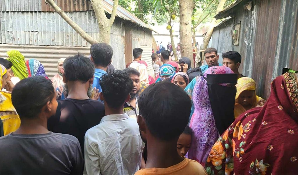 আত্মহত্যার চেষ্টা 1749711778 সিরাজগঞ্জে স্ত্রীকে গলা কেটে হত্যার পর স্বামীর আত্মহত্যার চেষ্টা