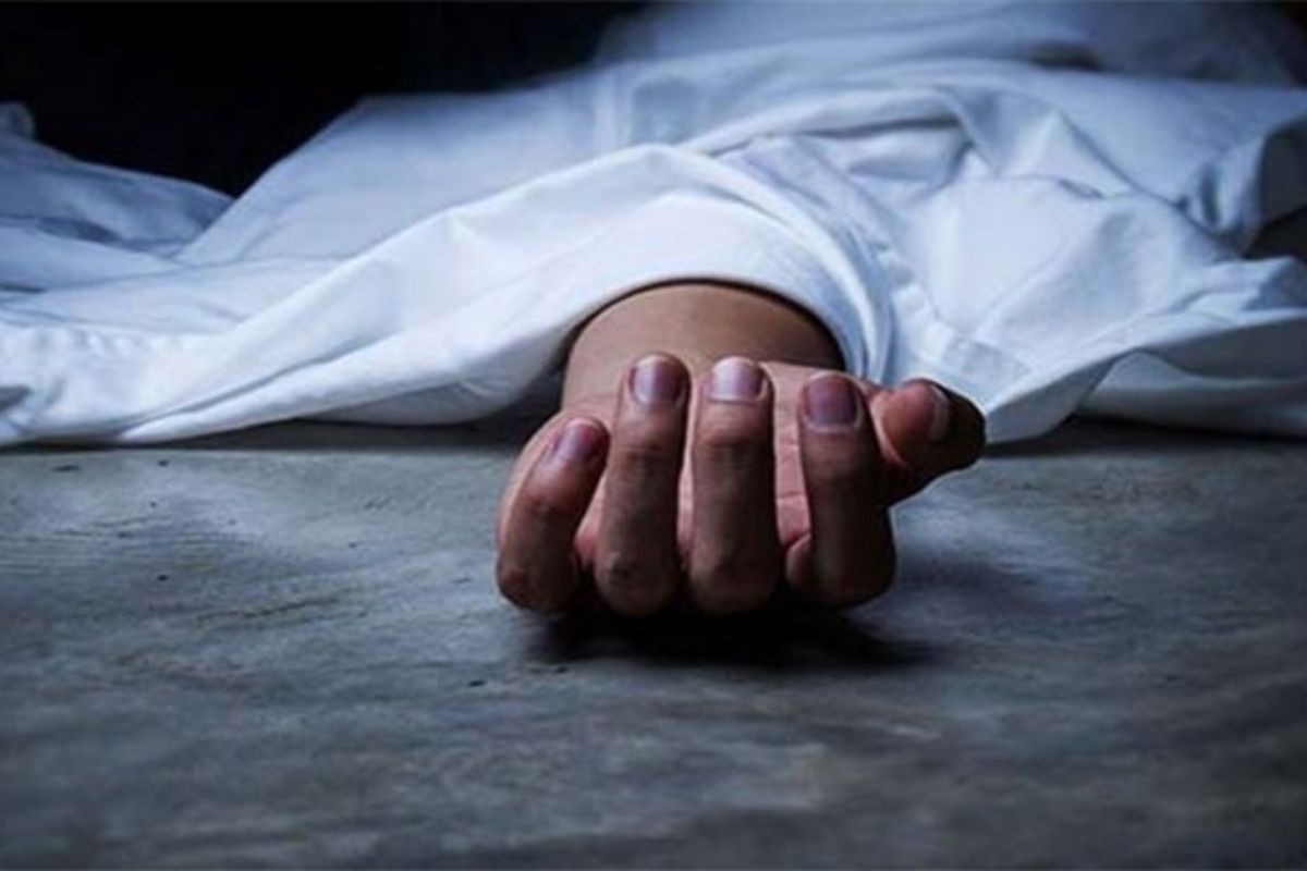 আবাসিক হোটেল থেকে বাবা-মা ও ছেলের লাশ উদ্ধার
