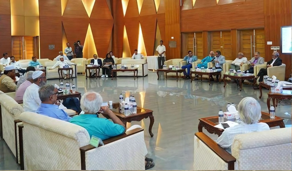আলোচনার মধ্য দিয়ে কাঙ্ক্ষিত লক্ষ্যে পৌঁছানো সম্ভব 1750833317 আলোচনার মধ্য দিয়ে কাঙ্ক্ষিত লক্ষ্যে পৌঁছানো সম্ভব: আলী রীয়াজ