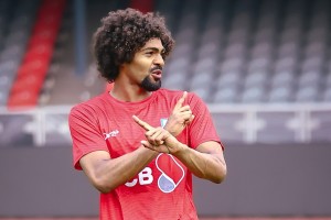 ইংল্যান্ড ফিরে যাওয়ার আগে যা বললেন হামজা