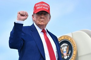 ইরানে হামলার পর নিজেই নিজেকে ধন্যবাদ দিলেন ট্রাম্প