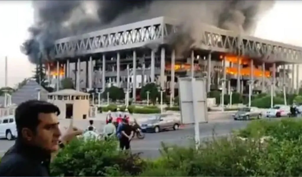 ইরানের রাষ্ট্রীয় টেলিভিশন ভবনে ইসরায়েলি হামলায় নিহত বেড়ে তিন 1750152674 ইরানের রাষ্ট্রীয় টেলিভিশন ভবনে ইসরায়েলি হামলায় নিহত বেড়ে তিন