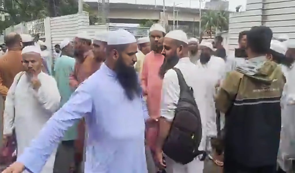 ইসলামী আন্দোলনের নেতাকে চাঁদাবাজি 1750481537 চাঁদাবাজির মামলায় গ্রেপ্তার ইসলামী আন্দোলনের নেতা থানা থেকে যেভাবে ছাড়া পেলো